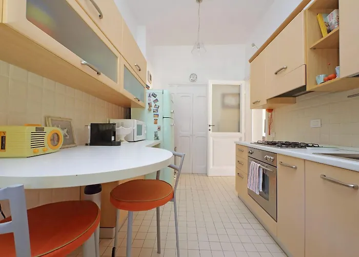 Parioli, Bright And Quiet 2br By Halldis רומא
